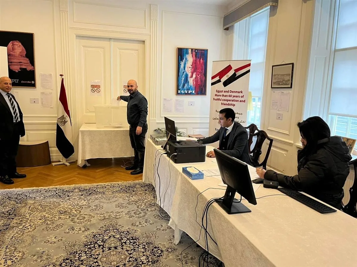 إغلاق 13 لجنة وبدء عملية الفرز: مستجدات تصويت المصريين في الخارج لانتخابات الشيوخ إغلاق 13 لجنة وبدء عملية الفرز: مستجدات تصويت المصريين في الخارج لانتخابات الشيوخ