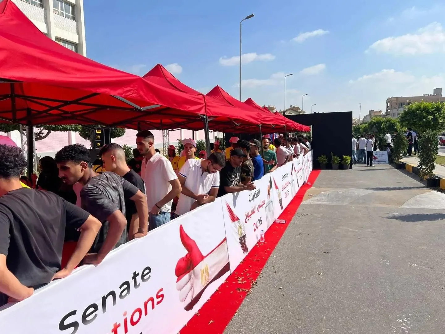 إقبال المواطنين على لجان انتخابات مجلس الشيوخ في سوهاج إقبال المواطنين على لجان انتخابات مجلس الشيوخ في سوهاج