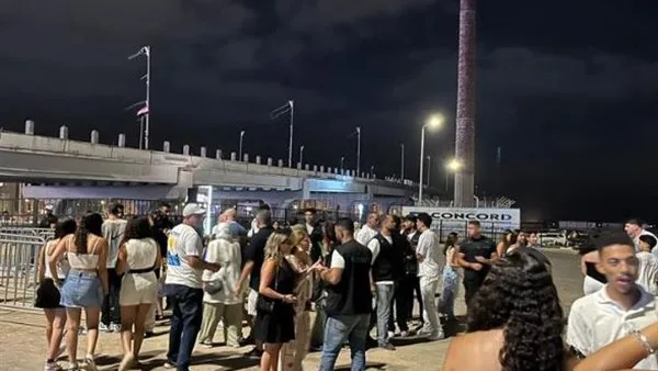 إقبال جماهيري واسع على حفلة عمرو دياب في مهرجان العلمين إقبال جماهيري واسع على حفلة عمرو دياب في مهرجان العلمين
