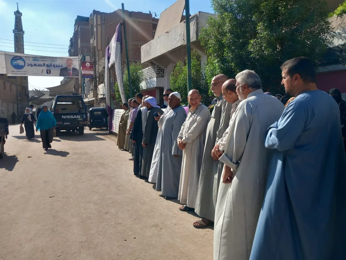 إقبال ملحوظ من النساء والشباب على مراكز اقتراع مجلس الشيوخ في الفيوم إقبال ملحوظ من النساء والشباب على مراكز اقتراع مجلس الشيوخ في الفيوم