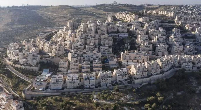 إلغاء “الدولة الفلسطينية”: حكومة نتنياهو تعتمد خطة “إي1” لفصل الضفة الغربية وعزل القدس إلغاء “الدولة الفلسطينية”: حكومة نتنياهو تعتمد خطة “إي1” لفصل الضفة الغربية وعزل القدس
