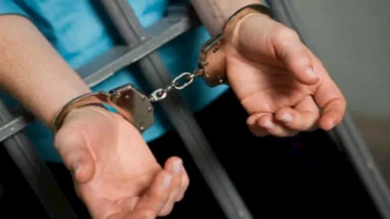 إلقاء القبض على شخص يبيع الألعاب النارية عبر منصات التواصل الاجتماعي في الشرقية إلقاء القبض على شخص يبيع الألعاب النارية عبر منصات التواصل الاجتماعي في الشرقية