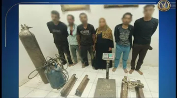 إلقاء القبض على عصابة تسرق قضبان السكك الحديدية في الغربية | فيديو