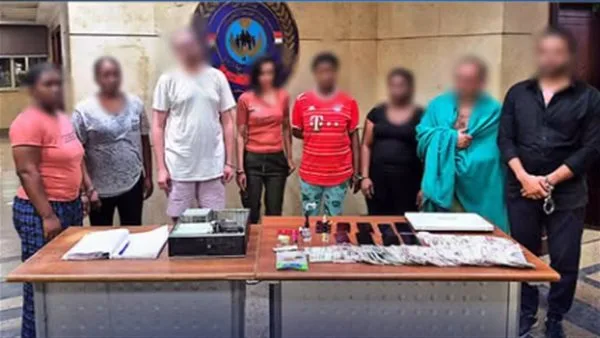 إلقاء القبض على مدير مركز صحي وخمس سيدات لممارستهن أنشطة غير لائقة في النزهة إلقاء القبض على مدير مركز صحي وخمس سيدات لممارستهن أنشطة غير لائقة في النزهة