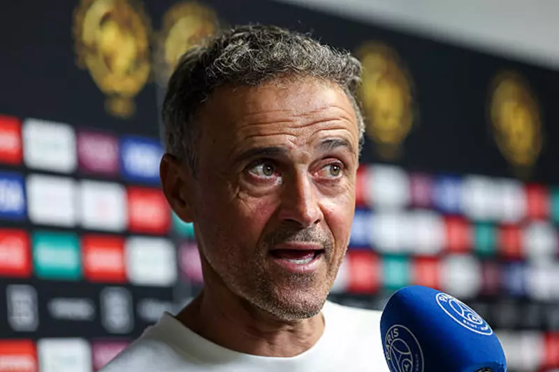 إنريكي: الفوز بلقب دوري الأبطال مرتين على التوالي ليس بالأمر السهل.. وأنا راضٍ عن فترة الانتقالات. إنريكي: الفوز بلقب دوري الأبطال مرتين على التوالي ليس بالأمر السهل.. وأنا راضٍ عن فترة الانتقالات.