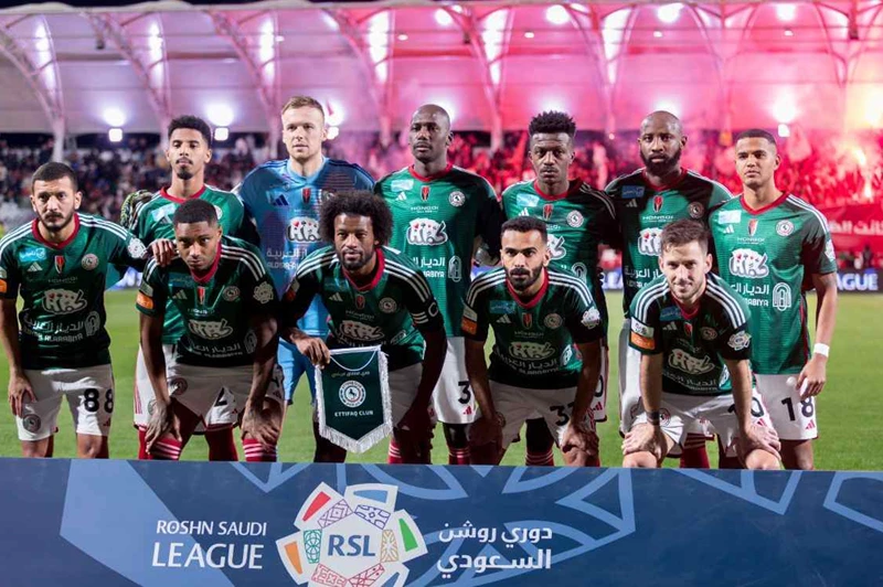 اتحاد جدة يراقب مدافع الاتفاق اتحاد جدة يراقب مدافع الاتفاق