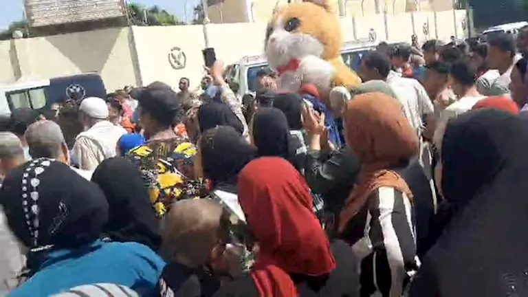احتفالية لجذب الناخبين لمجلس الشيوخ في المنيا بالطبول والزغاريد (صور) احتفالية لجذب الناخبين لمجلس الشيوخ في المنيا بالطبول والزغاريد (صور)