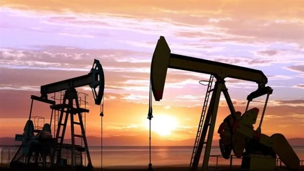 ارتفاع النفط بنسبة 1% بسبب قوة الطلب في الولايات المتحدة على الرغم من الضبابية الاقتصادية. ارتفاع النفط بنسبة 1% بسبب قوة الطلب في الولايات المتحدة على الرغم من الضبابية الاقتصادية.