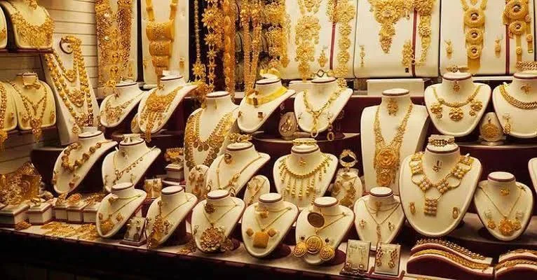 ارتفاع سعر الذهب مرة أخرى في مصر: ما implications ذلك لمن يفكر في التوفير أو البيع؟ ارتفاع سعر الذهب مرة أخرى في مصر: ما implications ذلك لمن يفكر في التوفير أو البيع؟