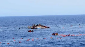 ارتفاع عدد ضحايا غرق مركب الهجرة قبالة سواحل اليمن إلى 76 شخصًا.
