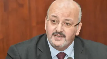 استشاري قانوني ينتقد وزير السياحة: «لا نفهم الفارق بين حقوق الملكية الفكرية وما هو قانوني»
