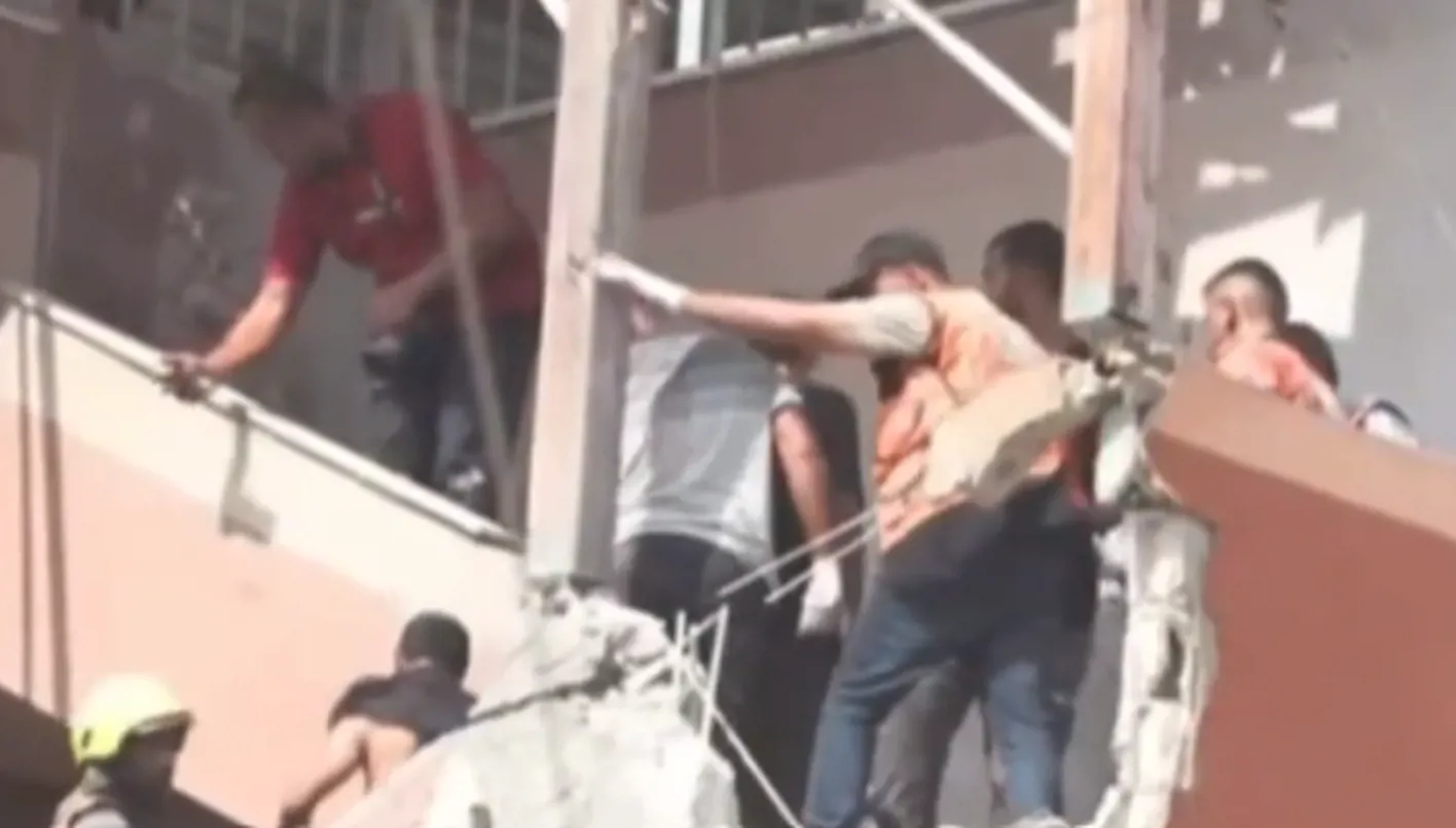 استشهاد ثلاثة مراسلين جراء قصف إسرائيلي لمجمع ناصر الطبي في غزة استشهاد ثلاثة مراسلين جراء قصف إسرائيلي لمجمع ناصر الطبي في غزة