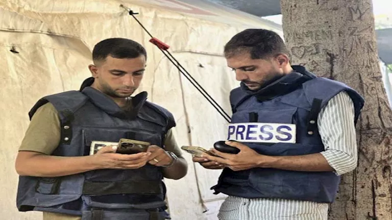 استشهاد مراسلي الجزيرة أنس الشريف ومحمد قريقع بسبب قصف إسرائيلي