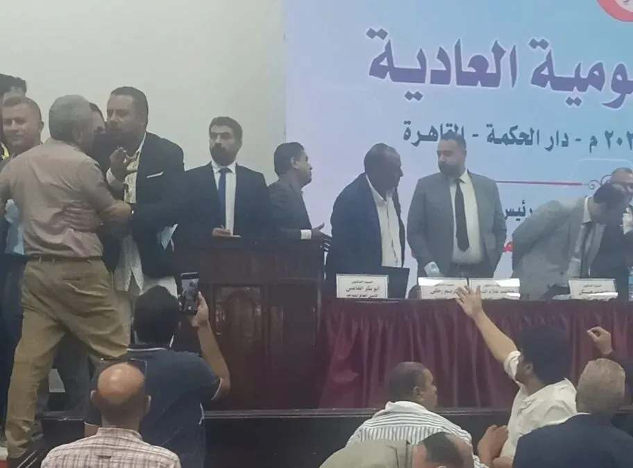 اشتباكات وضغوط تنهي اجتماع ‘المهن الطبية’ بسبب شركة الثروة الحيوانية اشتباكات وضغوط تنهي اجتماع ‘المهن الطبية’ بسبب شركة الثروة الحيوانية