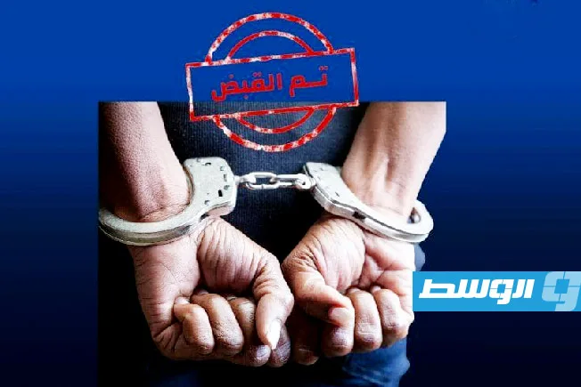 اعتقال شخص بتهمة سرقة أموال من سيارة متوقفة