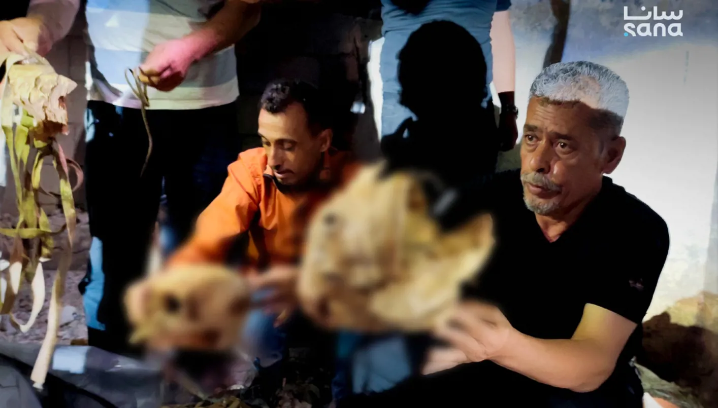 اكتشاف جثث أربعة أشخاص في سوريا، بينهم رجل وامرأة مكبلا الأيدي والرقبة. اكتشاف جثث أربعة أشخاص في سوريا، بينهم رجل وامرأة مكبلا الأيدي والرقبة.
