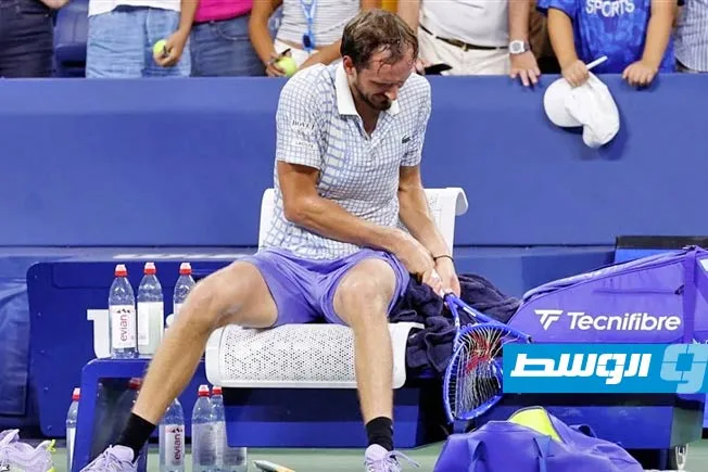 اكتشف السبب وراء فرض غرامة كبيرة على ميدفيديف في فلاشينغ ميدوز اكتشف السبب وراء فرض غرامة كبيرة على ميدفيديف في فلاشينغ ميدوز