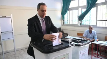 الأمين العام لمجلس النواب يشارك في التصويت لانتخابات الشيوخ