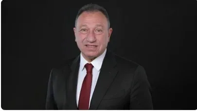 الأهلي يتخذ قراراً بشأن التعاقد مع لاعب أجنبي جديد دون السن القانونية. الأهلي يتخذ قراراً بشأن التعاقد مع لاعب أجنبي جديد دون السن القانونية.