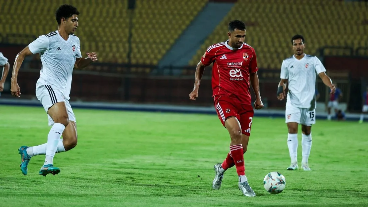 الأهلي يتعادل مع بتروجت 2-2 في مباراة ودية قبل انطلاق الموسم الجديد. الأهلي يتعادل مع بتروجت 2-2 في مباراة ودية قبل انطلاق الموسم الجديد.