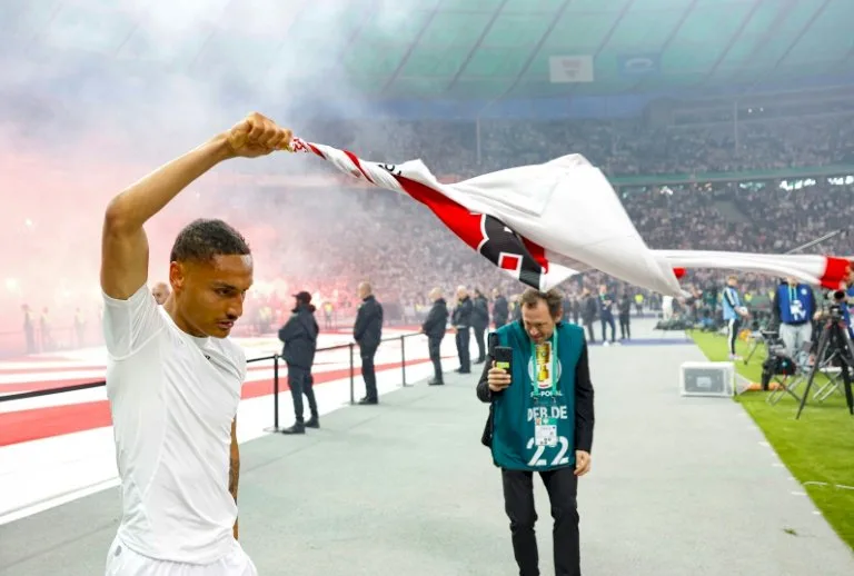 الأهلي يتعاقد مع الفرنسي أنزو ميو من شتوتغارت الأهلي يتعاقد مع الفرنسي أنزو ميو من شتوتغارت