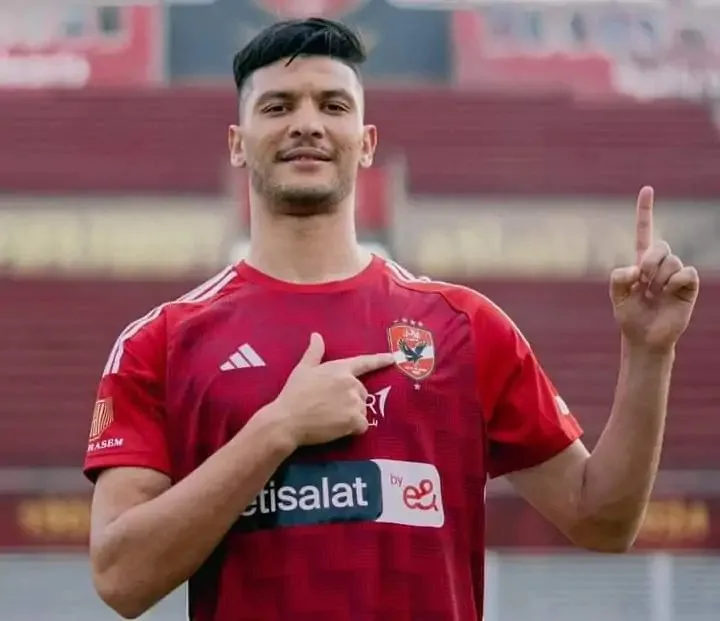 الأهلي يصر على retaining أشرف داري وينفى العروض الواردة له الأهلي يصر على retaining أشرف داري وينفى العروض الواردة له