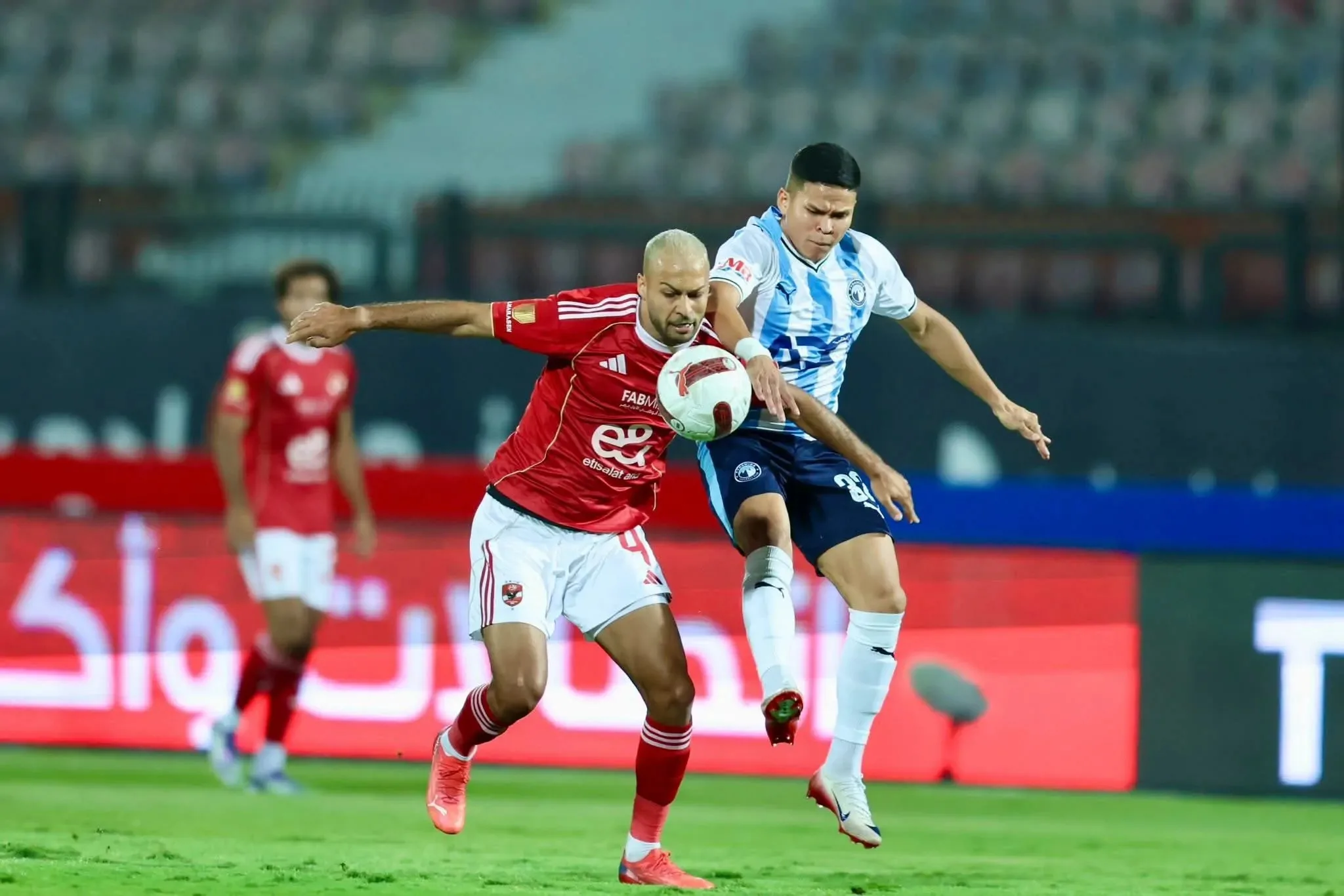 الأهلي يفرض غرامات مالية على لاعبيه بعد الهزيمة أمام بيراميدز الأهلي يفرض غرامات مالية على لاعبيه بعد الهزيمة أمام بيراميدز