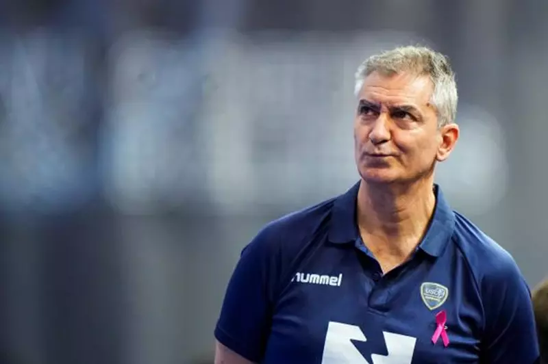 الإسباني فرناندو يشرف على تدريب منتخب الناشئين تحضيرًا لبطولة العالم لكرة اليد الإسباني فرناندو يشرف على تدريب منتخب الناشئين تحضيرًا لبطولة العالم لكرة اليد