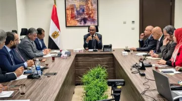 «الإسكان» تستعرض طرق الاستفادة من إنتاج محطة تحلية مياه البحر في العين السخنة