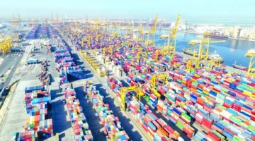 الإمارات تشغل 106 موانئ دولية في 78 دولة.