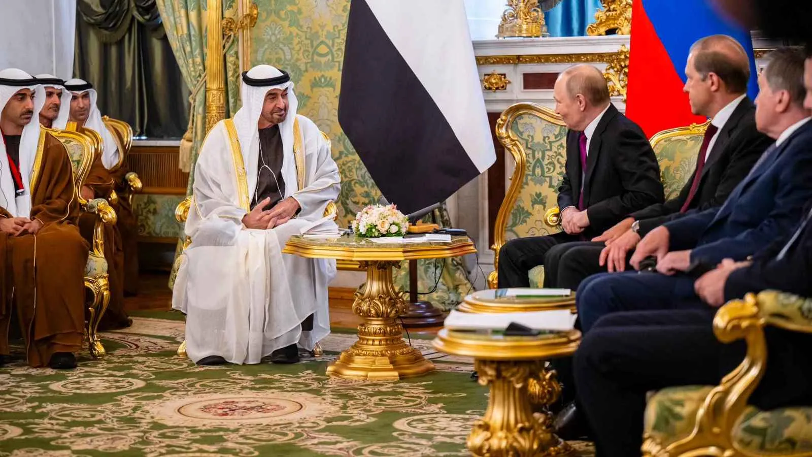 الإمارات وروسيا تعمقان علاقاتهما الاقتصادية من خلال اتفاقيات جديدة