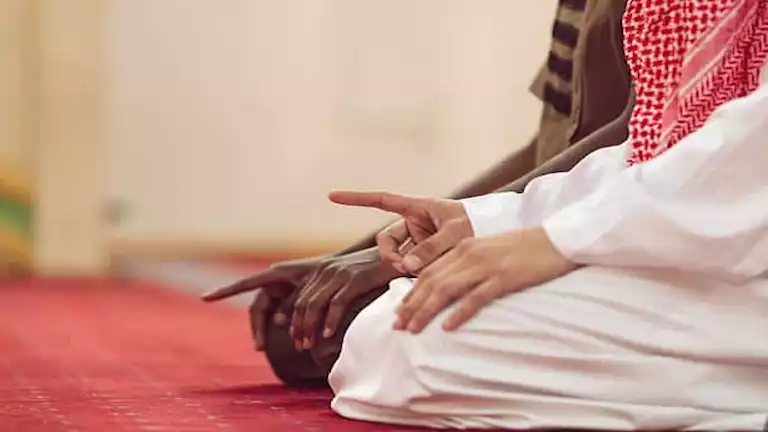 الإمام لا يمنحنا فرصة لإتمام التشهد الأخير.. كيف نتصرف؟ عالم يجيب الإمام لا يمنحنا فرصة لإتمام التشهد الأخير.. كيف نتصرف؟ عالم يجيب