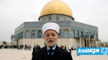 الاحتلال يُبعد مفتي القدس وفلسطين عن المسجد الأقصى لمدة 6 أشهر
