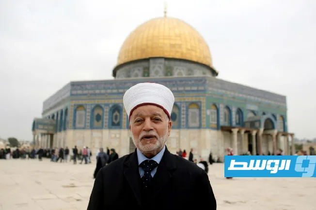 الاحتلال يُبعد مفتي القدس وفلسطين عن المسجد الأقصى لمدة 6 أشهر الاحتلال يُبعد مفتي القدس وفلسطين عن المسجد الأقصى لمدة 6 أشهر