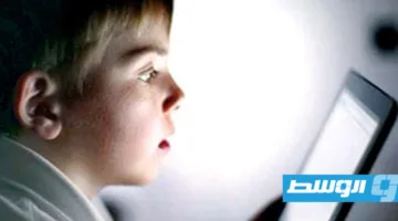 البقاء لفترات طويلة أمام الشاشات يزيد من مخاطر الإصابة بأمراض القلب لدى الأطفال.