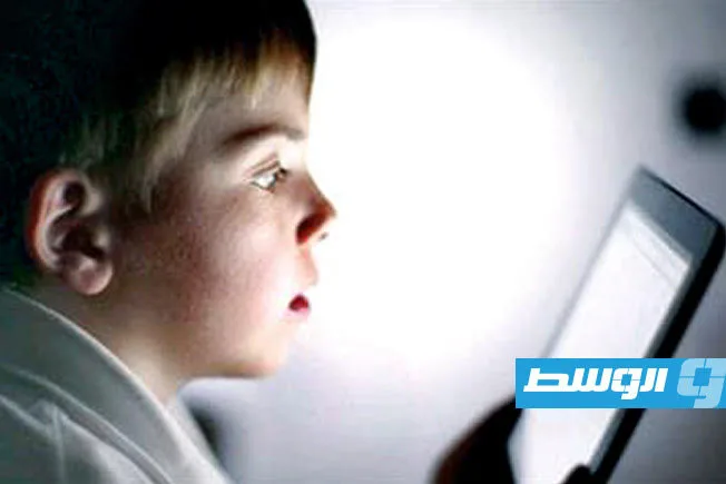 البقاء لفترات طويلة أمام الشاشات يزيد من مخاطر الإصابة بأمراض القلب لدى الأطفال.