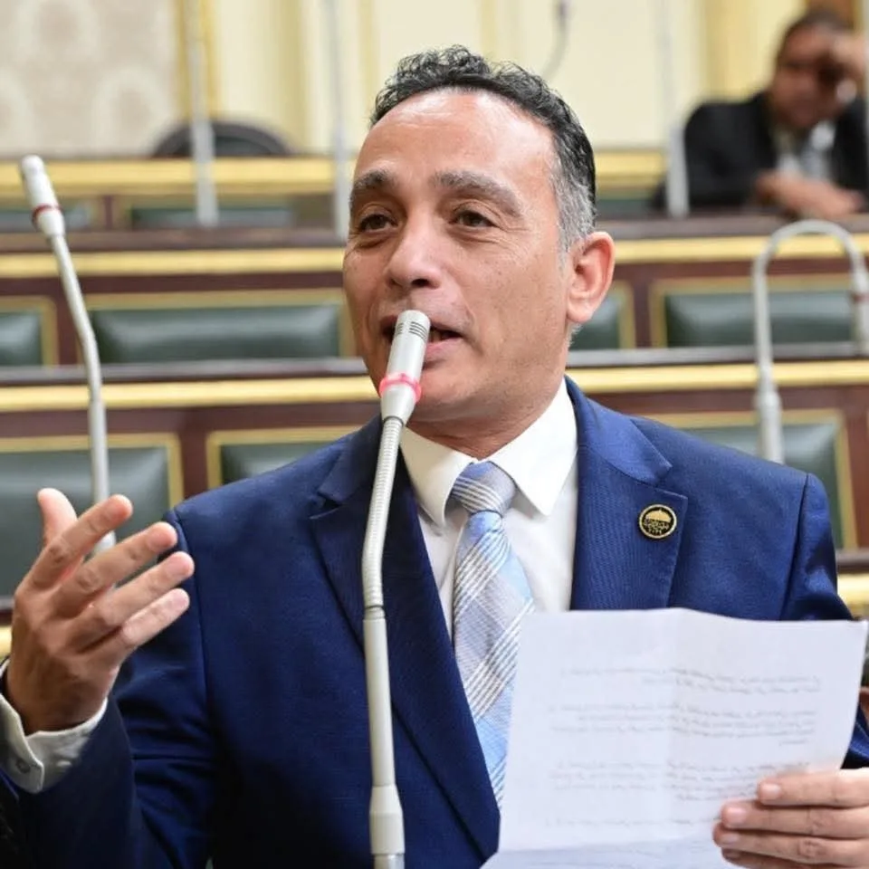 البياضي ينتقد قرار وزير التعليم ويشدد على أن منع النقاش في المدارس يعد انتهاكًا للدستور وقيدًا على حرية الفكر لدى الطلاب. البياضي ينتقد قرار وزير التعليم ويشدد على أن منع النقاش في المدارس يعد انتهاكًا للدستور وقيدًا على حرية الفكر لدى الطلاب.
