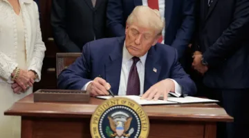 البيت الأبيض: ترامب يزيد الرسوم الجمركية على كندا لتصل إلى 35%