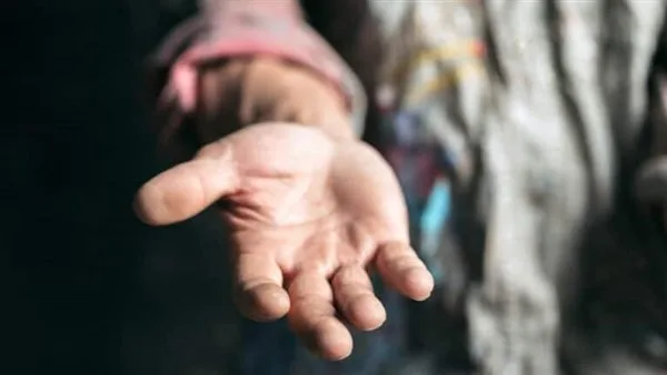 التحقيق مع 18 شخصًا متهمًا باستغلال الأطفال في التسول وبيع البضائع في الجيزة التحقيق مع 18 شخصًا متهمًا باستغلال الأطفال في التسول وبيع البضائع في الجيزة