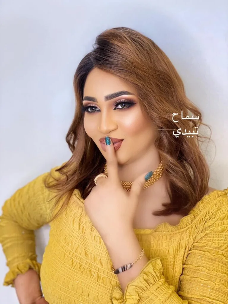 شاهد الفيديو: الفنانة عشة الجبل تقدم حفلاً غنائياً في أحد الأحياء نهاراً وتحصل على أرباح كبيرة من “النقطة”