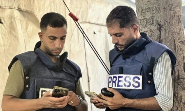“الجزيرة” تُعلن مقتل أربعة من صحافييها جراء قصف إسرائيلي في شمال غزة “الجزيرة” تُعلن مقتل أربعة من صحافييها جراء قصف إسرائيلي في شمال غزة