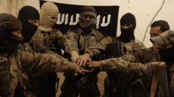 الجيش السوري وقوات قسد يتبادلان الاتهامات بينما تعاود داعش هجماتها في دير الزور.