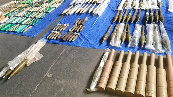 الجيش اللبناني: استلمنا شحنة من الأسلحة الفلسطينية من مخيم برج البراجنة الجيش اللبناني: استلمنا شحنة من الأسلحة الفلسطينية من مخيم برج البراجنة