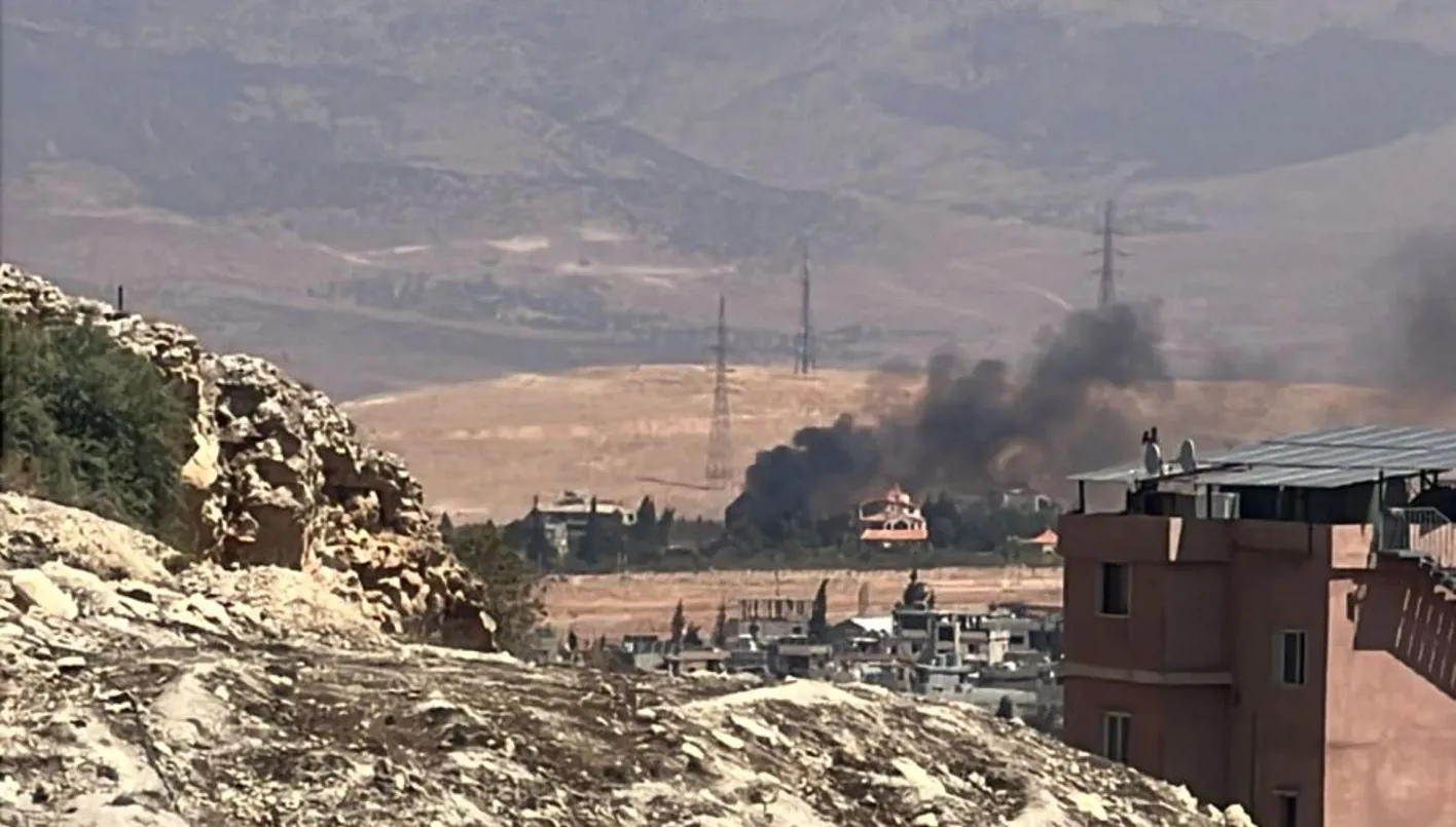 الجيش اللبناني يشن عملية كبيرة في بعلبك تستهدف منزل ‘أبو سلّة’… من هو؟ (صور وفيديو) الجيش اللبناني يشن عملية كبيرة في بعلبك تستهدف منزل ‘أبو سلّة’… من هو؟ (صور وفيديو)