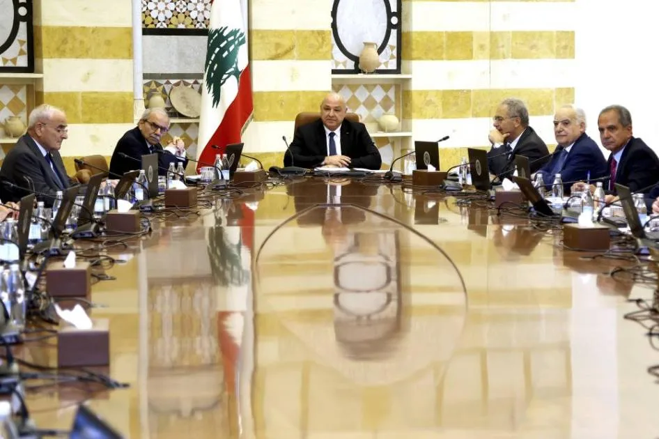 الحكومة اللبنانية تُوكل الجيش بوضع استراتيجية لتقليص السلاح.