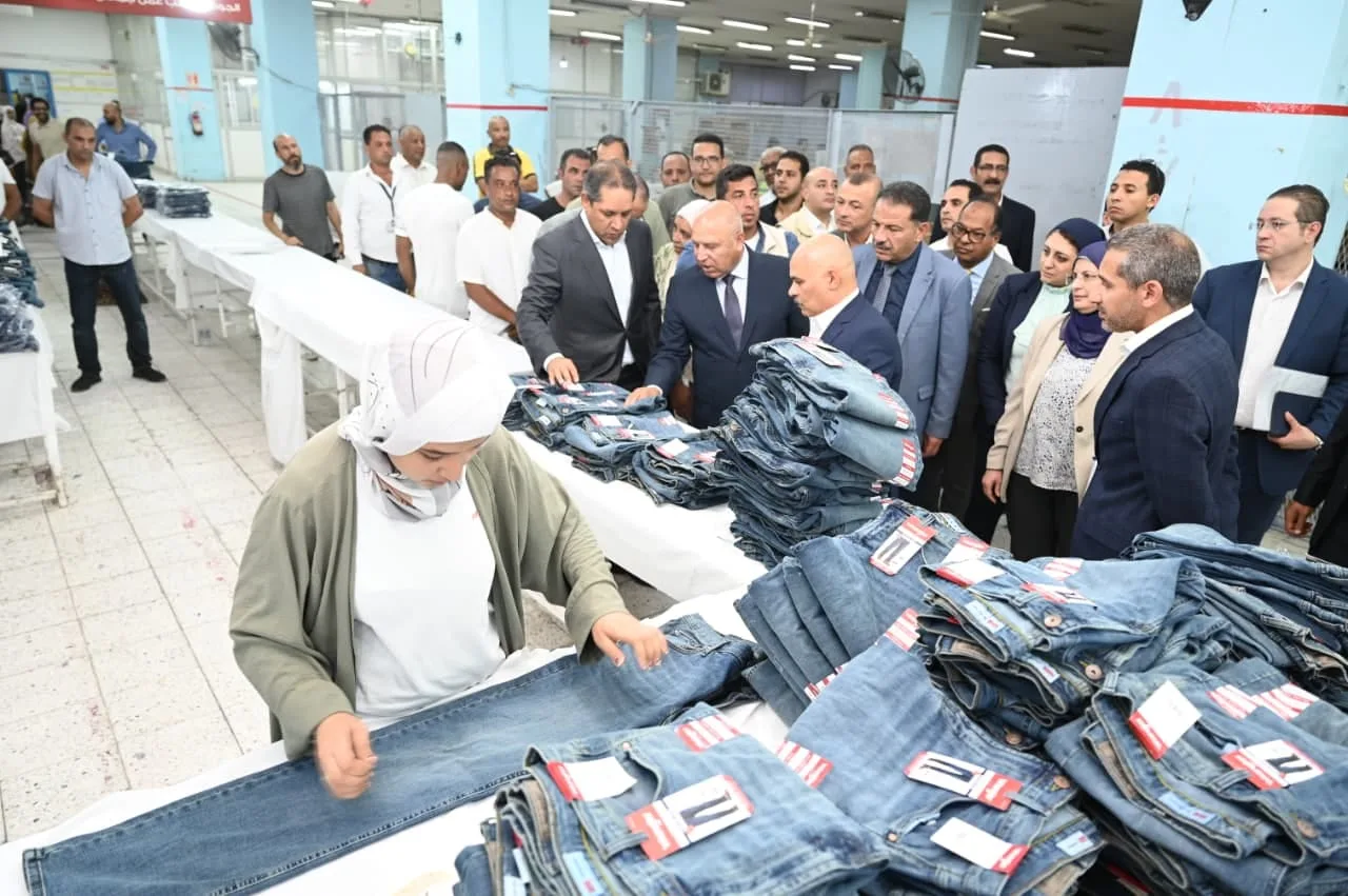 الحكومة تستعرض فكرة تحويل مصنع الحديد والصلب في حلوان إلى مركز صناعي للنسيج الحكومة تستعرض فكرة تحويل مصنع الحديد والصلب في حلوان إلى مركز صناعي للنسيج
