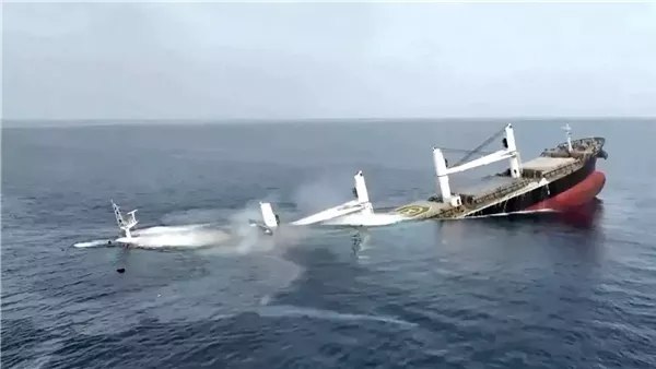 الحوثيون يفرضون قيوداً بحرية على أساطيل 64 شركة شحن.. ما هي التفاصيل؟
