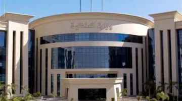 الداخلية تكذب صحة فيديو مزيف يتعلق بضابطي شرطة.