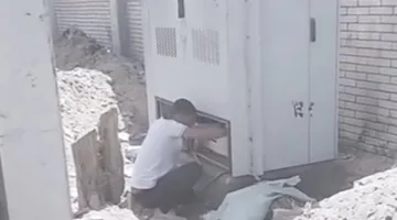 الداخلية توضح تفاصيل الفيديو المتداول حول سرقة بطاريات محول كهربائي في الشرقية