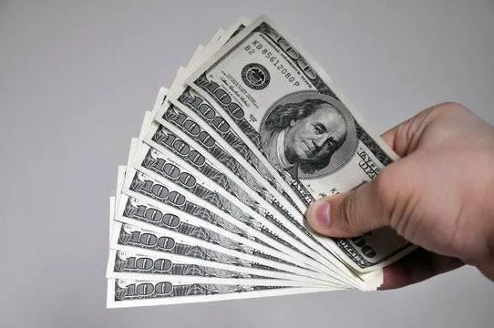 الدولار محصور في مدى محدود مع انتظار تعيينات «البنك الاحتياطي»